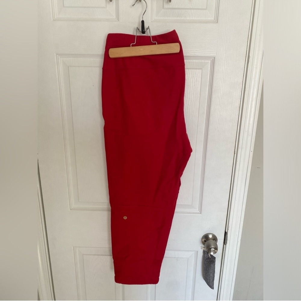 Lululemon Athletica Relaxed fleece jogger lunar new year.Cropped. Red.Size XL.